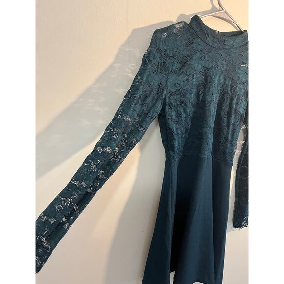 Lace Bodice Fit and Flare Dress Brand Lush women's size S - Picture 5 of 7